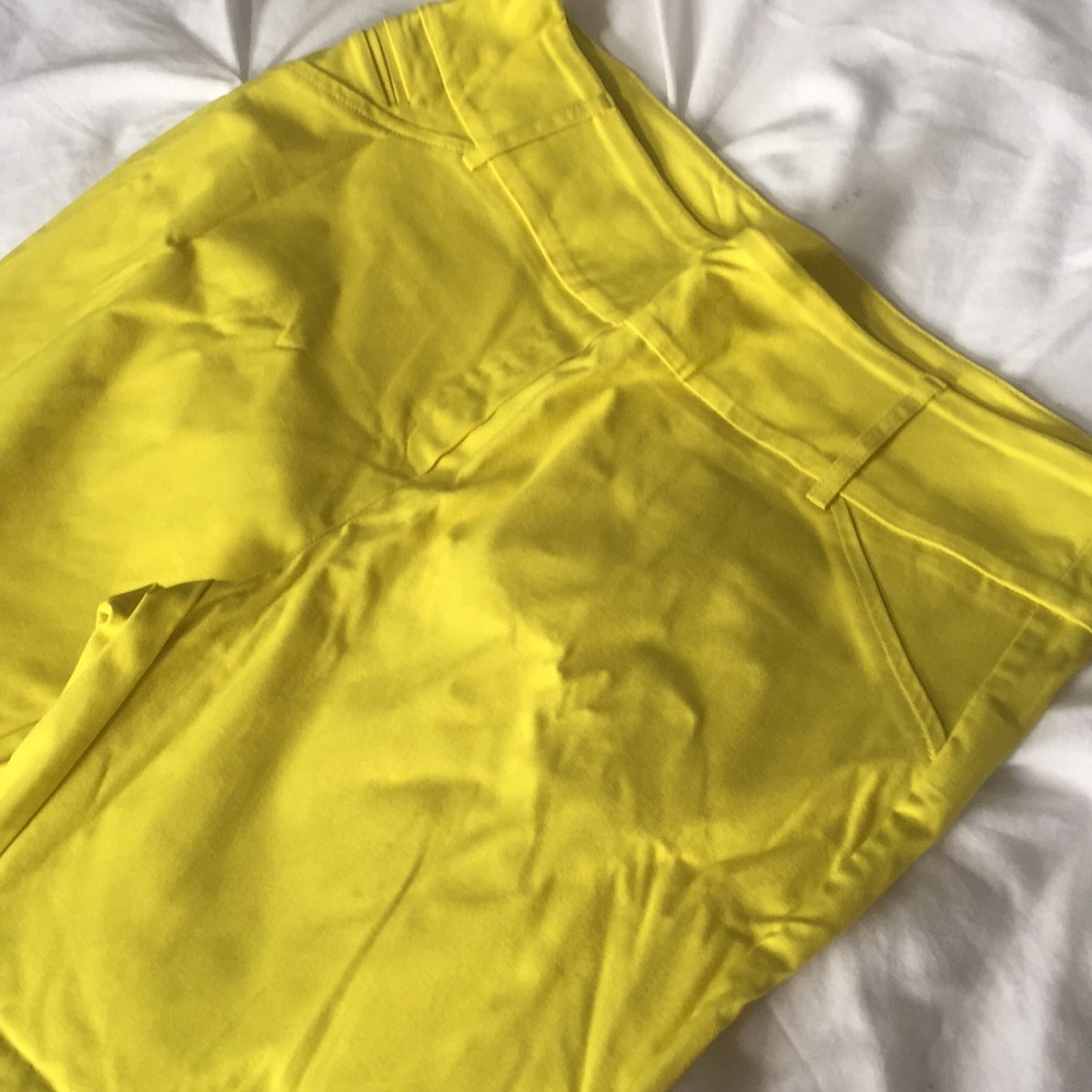 NWOT yellow stretchy ankle pant